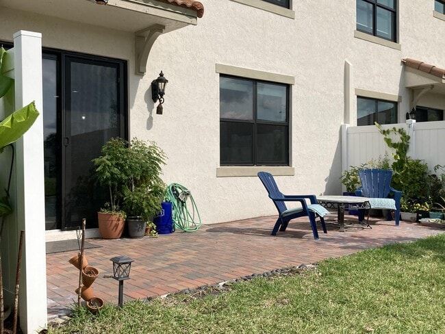 Building Photo - 10092 Brickhill Dr