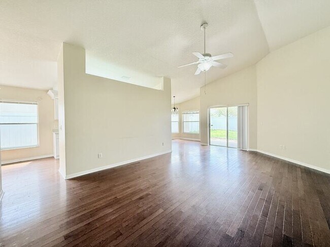 Building Photo - 27519 Sky Lake Cir