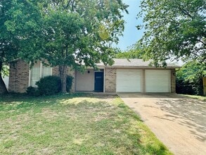 Building Photo - 1504 Sagebrush Dr