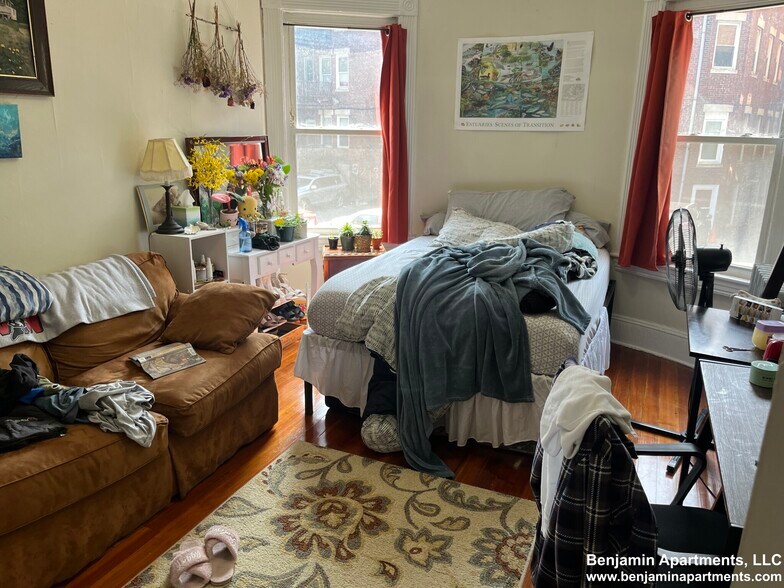 Building Photo - 1595 Beacon St