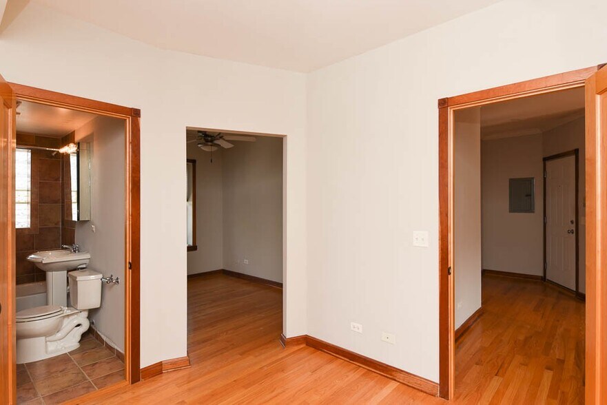 Building Photo - 3233 N Clifton Ave