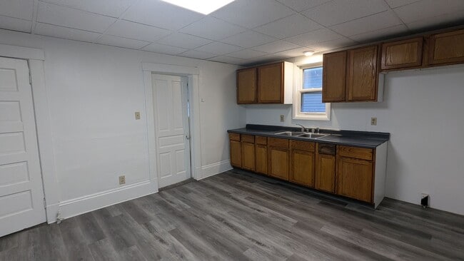 Building Photo - J &amp; D Family Properties (719 Prospect Ave)