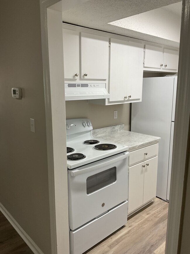 Building Photo - 1546 Hamilton Dr