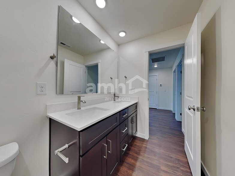 Building Photo - 9475 W Shumard St