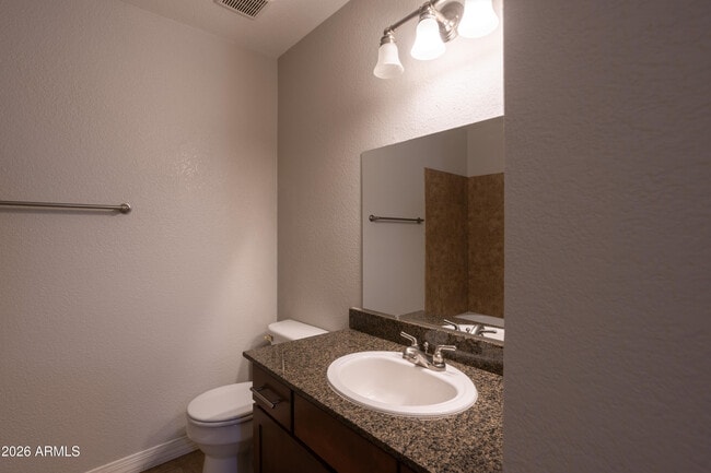 Building Photo - 2025 E Campbell Ave