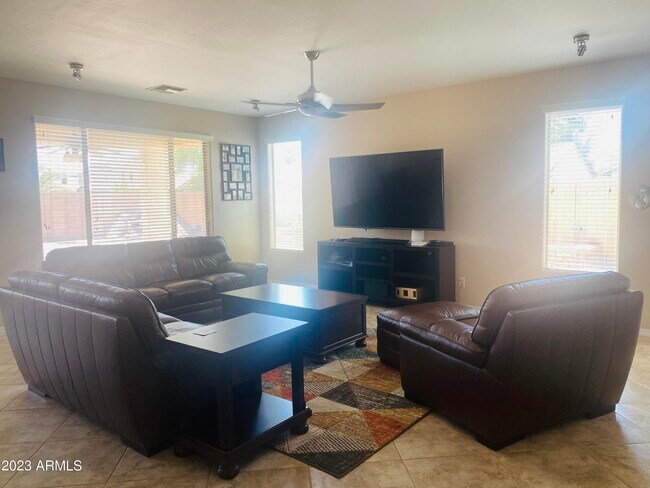 Building Photo - 453 W Lantana Pl