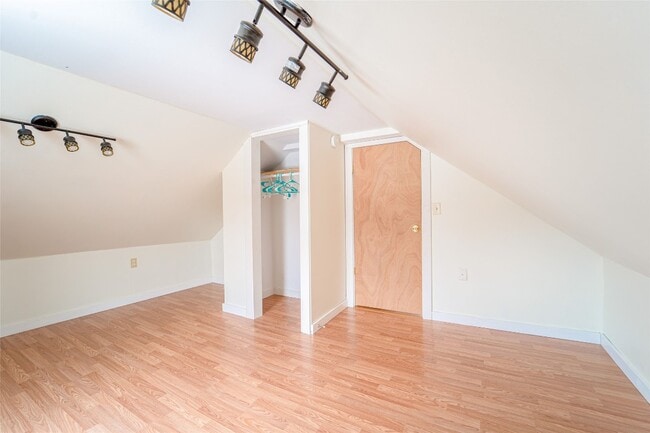 Building Photo - 425 Clayton Ave