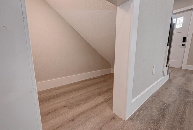 Building Photo - 811 Avenue J