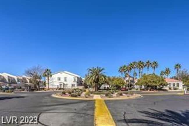 Building Photo - Lovely 4 bedroom 2.5 bath townhome in North Las Vegas gated community with a pool!