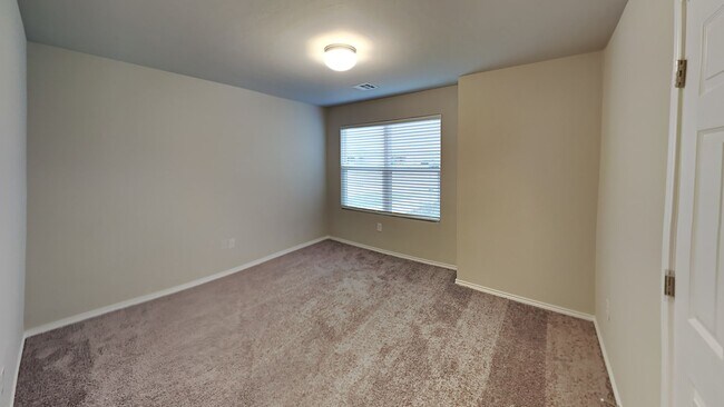 Building Photo - A Very Nice 3 Bedroom 2 Bath Home in Yukon Schools