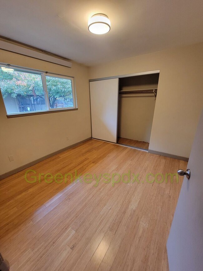 Building Photo - 2 Bedroom 1 Bath Unit in St. Johns with Fu...
