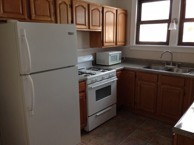 Building Photo - 218 N 12th Ave