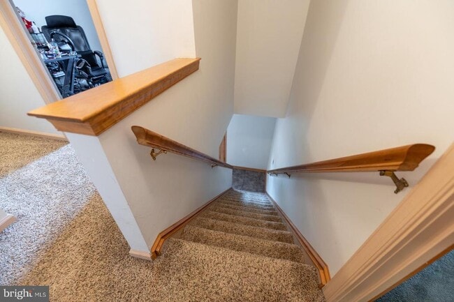 Building Photo - 211 Caravan Dr