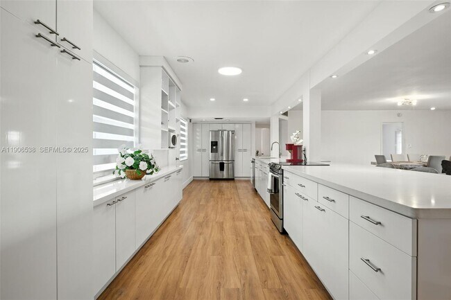 Building Photo - 1350 NE 191st St