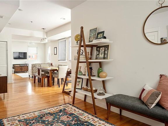 Building Photo - "Spacious 3-Bed Oasis with Granite Eleganc...