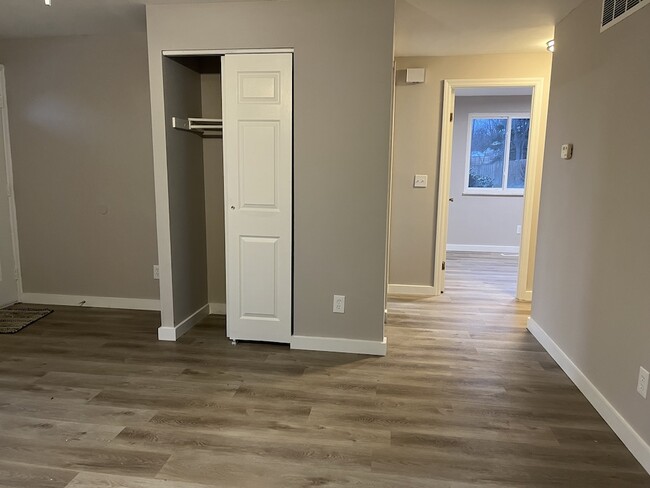 Building Photo - 7690 Rustic Woods Dr