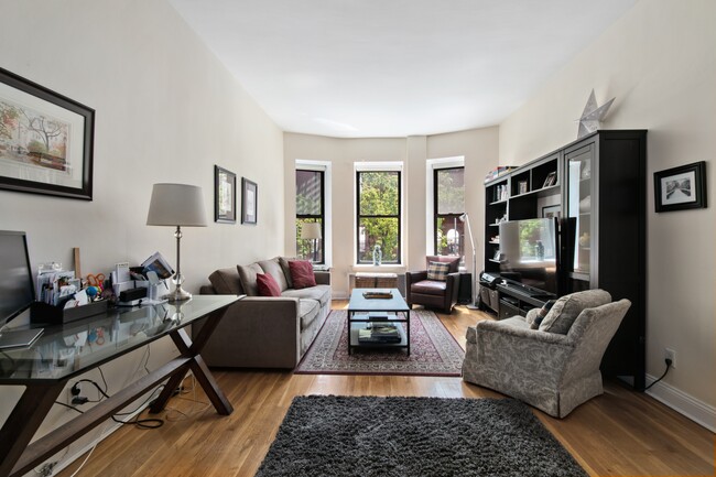 Building Photo - 30 E 95th St
