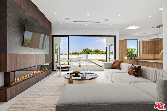Building Photo - 16851 Encino Hills Dr