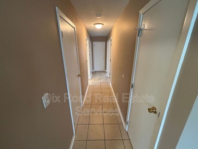 Building Photo - 1080 Azel Ave