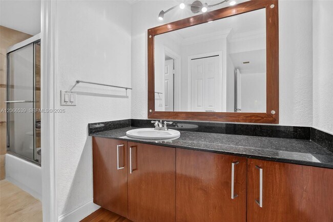 Building Photo - 359 Lakeview Dr