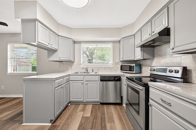 Building Photo - 10402 Permian Dr