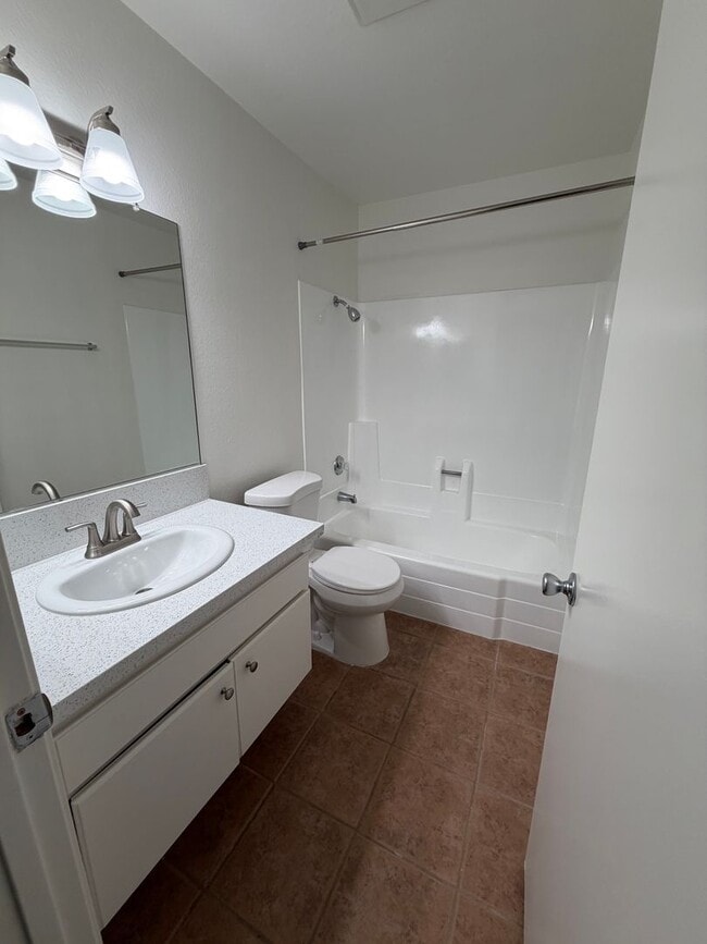 Building Photo - 800-806 S Park Hyde St