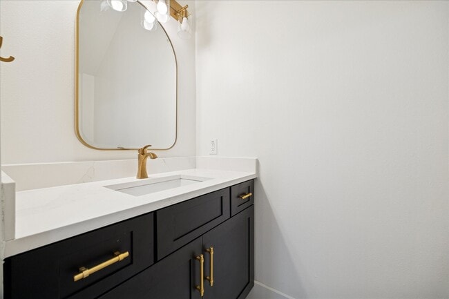 Building Photo - 5406 Darling St