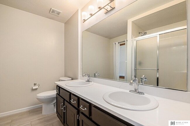 Building Photo - 11419 S 44th St