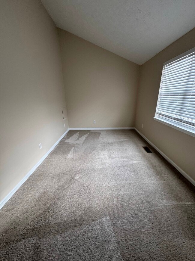 Building Photo - 109 Thistle Ln