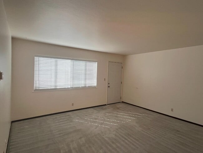 Building Photo - 1564 Quebec Ct