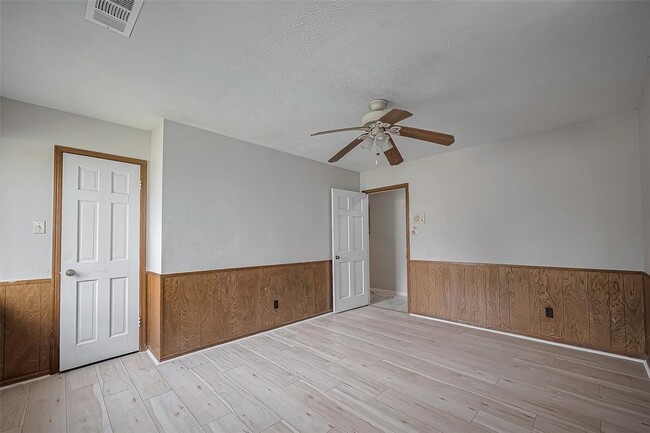 Building Photo - 811 Loire Ln