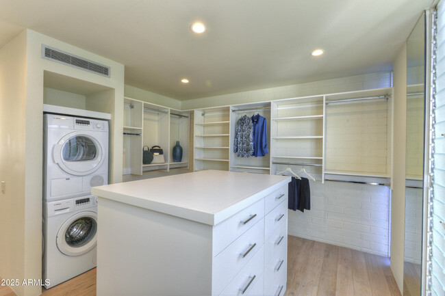 Building Photo - 4411 N 40th St