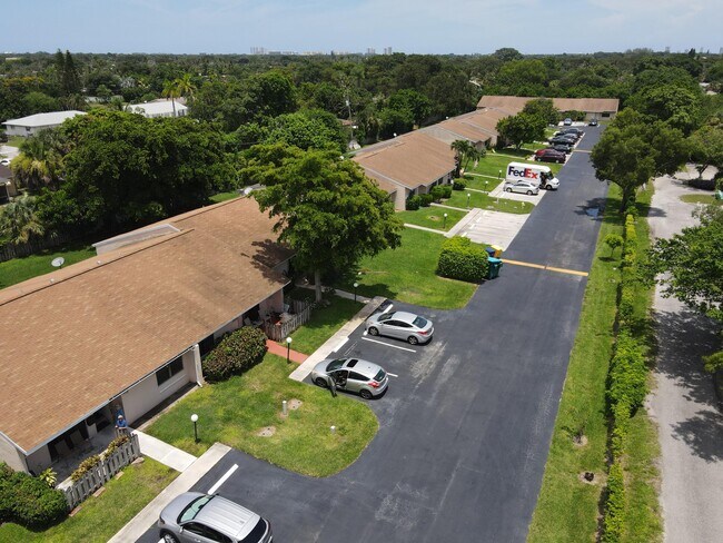 Building Photo - 3797 Park Lane Villas Rd