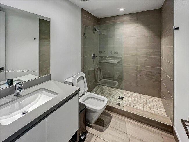 Building Photo - 16582 Botaniko Dr S