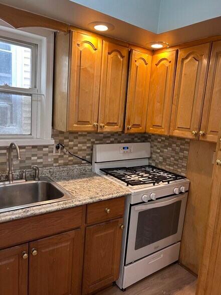 Building Photo - 195 Cambridge Ave