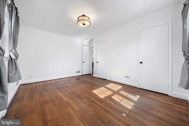 Building Photo - 2718 S June St