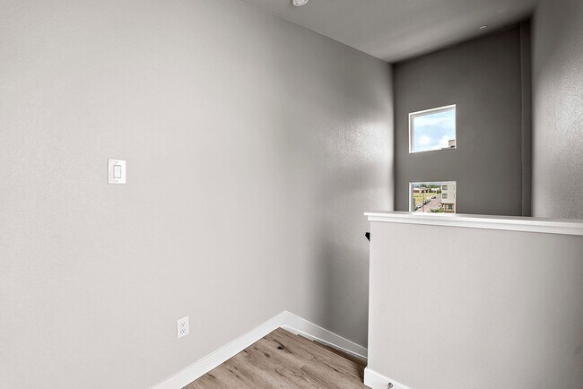Building Photo - Last Townhouse Available! Beautiful Newer Build Close to Overlook Station