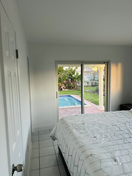 Building Photo - 3225 SW 94th Ave