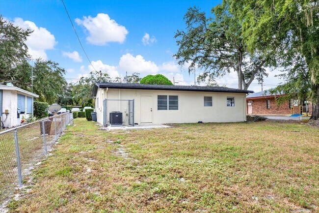 Building Photo - 5543 Gulf Dr