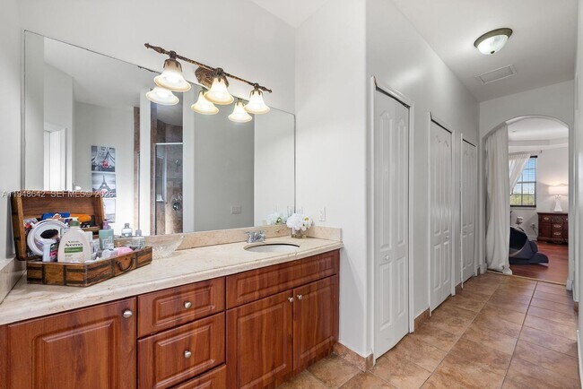Building Photo - 1360 SW 142nd Ave