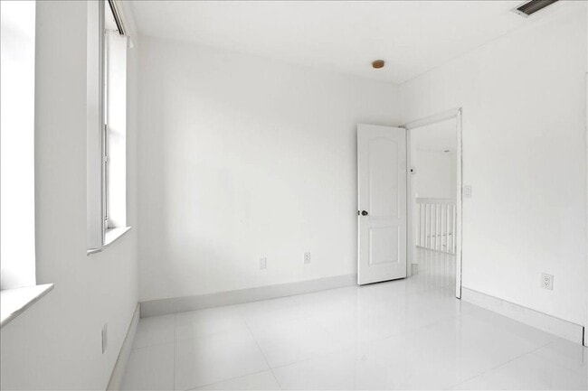 Building Photo - 3802 SW 165th Terrace