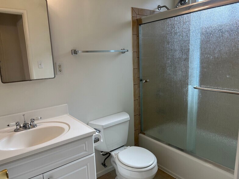 ceramic tile surround with deeper tub - 1126 E Palmer Ave