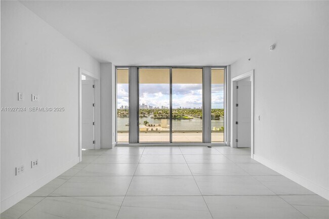 Building Photo - 153 N Seabreeze Blvd