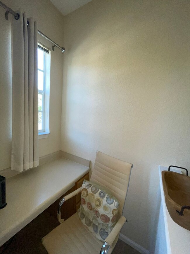 Building Photo - Furnished End Unit 2 Bedroom 2 Bath 2nd fl...