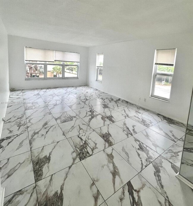 Building Photo - 3000 E Sunrise Blvd