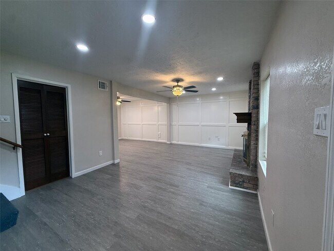 Building Photo - 4107 Vista Rd