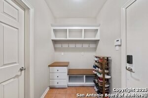 Building Photo - 7 Inwood Knoll