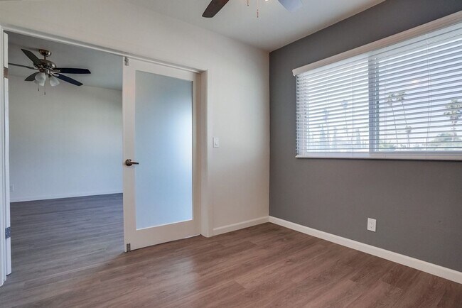 Building Photo - 621 E 99th St