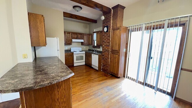 Building Photo - 1220 S 20th St