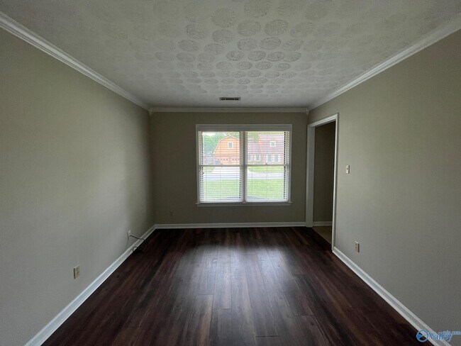 Building Photo - 2006 Lancaster Ave SW